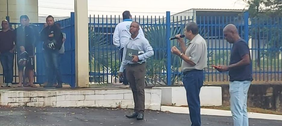 Federação inicia montagem das pautas no setor de carnes em unidade da JBS